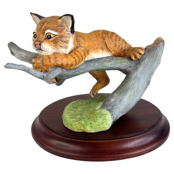 1985 Franklin Mint Porcelain Cat Figurine Captivated Bobcat On Tree NO Butterfly - Picture 1 of 9